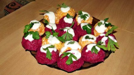 Овощные шарики из свеклы и моркови: с сельдью и сыром