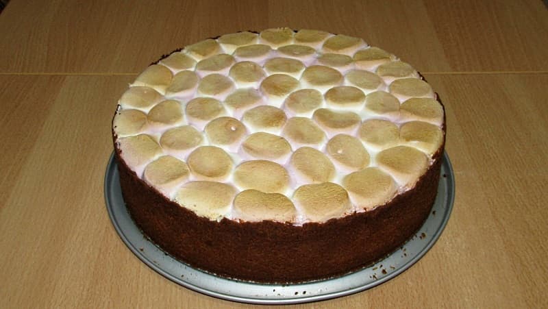 Торт с маршмеллоу декор