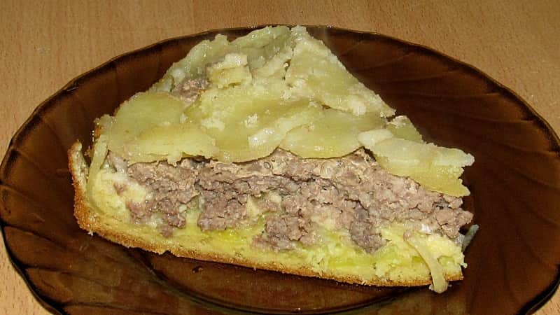 Открытый мясной пирог с картошкой