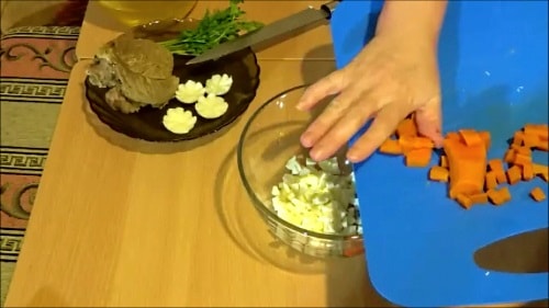 Порезать морковь для заливного