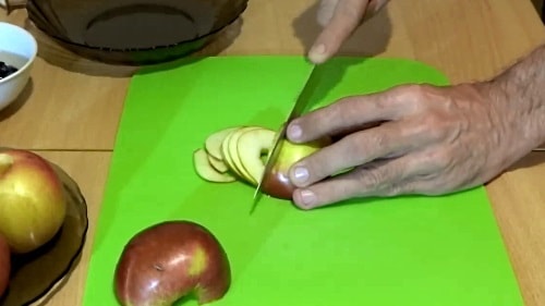 Яблочные розы - нарезаем лепестки из яблок