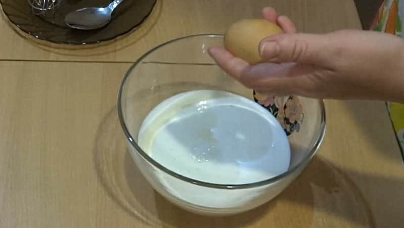 Яйцо в тесто для идеальных оладий
