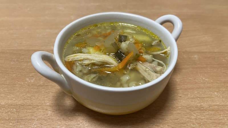 Рассольник с перловкой и солеными огурцами - классический рецепт приготовления вкусного супа